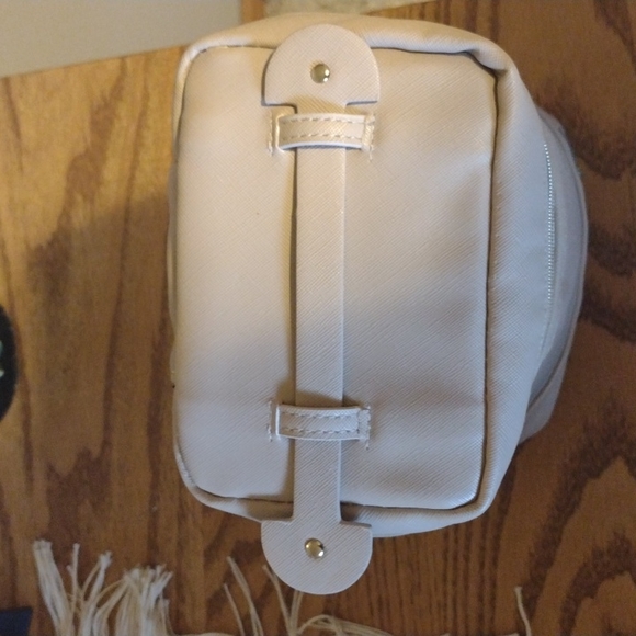 Arbonne Travel size Train Case - Picture 2 of 3